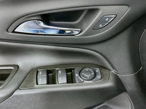 Used 2023 Chevrolet Equinox LT w/ Driver Convenience Package FWD image 19