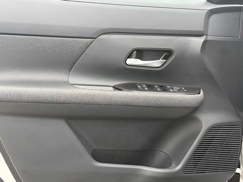 Certified 2025 Nissan Kicks SV image 34