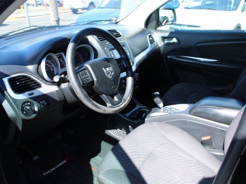 Used 2017 Dodge Journey SE w/ Flexible Seating Group image 12