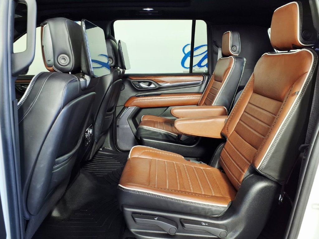 Used 2023 GMC Yukon XL Denali Ultimate AWD/4WD image 6