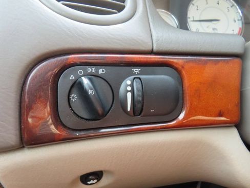 Used 2004 Chrysler 300M FWD image 26