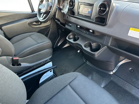 Used 2019 Mercedes-Benz Sprinter 144 Cargo image 19