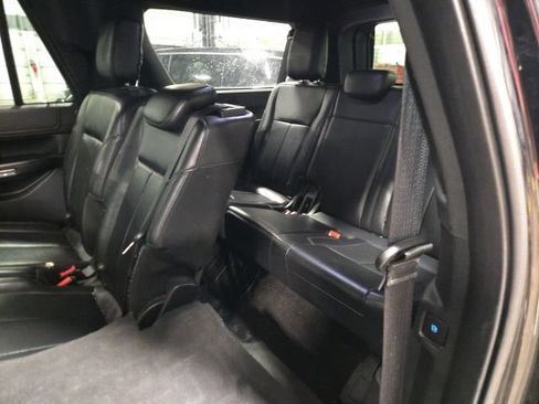 Used 2019 Ford Expedition Max XLT w/ Equipment Group 202A AWD/4WD image 13