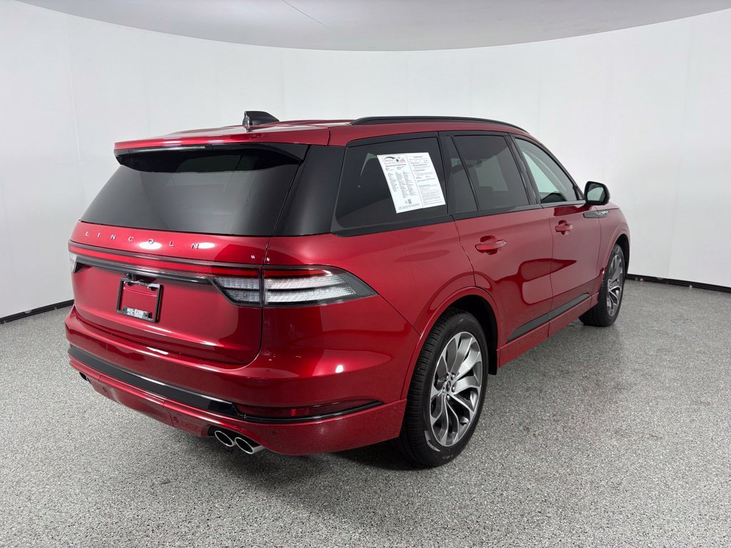 Used 2026 Lincoln Aviator AWD w/ Jet Appearance Package image 7