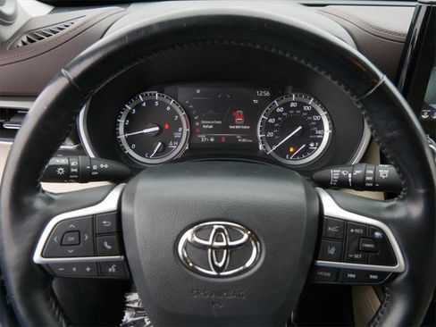 Certified 2022 Toyota Highlander Limited image 25