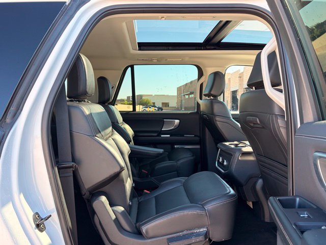 Used 2025 Ford Expedition Max Platinum AWD/4WD image 16