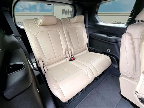 Used 2023 Jeep Grand Cherokee L Limited w/ Luxury Tech Group II AWD/4WD image 26