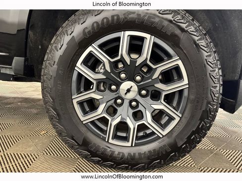 Used 2025 Chevrolet Colorado Z71 AWD/4WD image 23