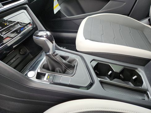 New 2026 Volkswagen Taos SE image 20