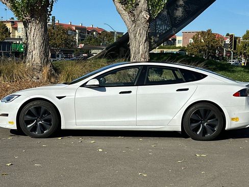Used 2021 Tesla Model S Plaid image 7