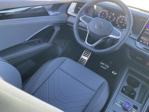 New 2026 Volkswagen Tiguan SE R-Line FWD image 10