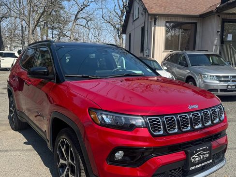 Used 2025 Jeep Compass Limited image 7