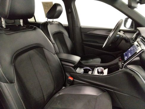 Used 2024 Jeep Grand Cherokee L Laredo image 45