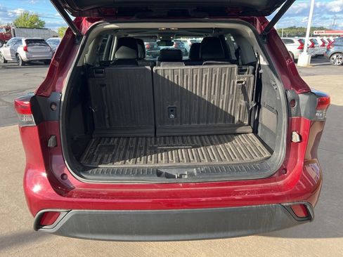 Used 2022 Toyota Highlander XLE image 30