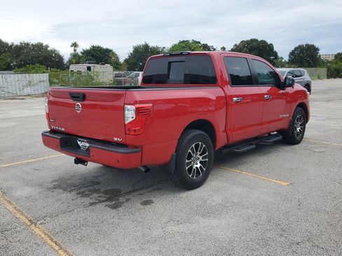 Used 2021 Nissan Titan SV w/ SV Convenience Package image 4