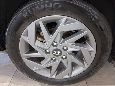 Used 2024 Hyundai Elantra SEL FWD image 12