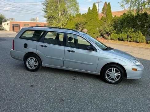 Used 2001 Ford Focus SE FWD image 8