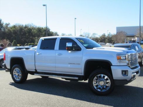 Used 2019 GMC Sierra 2500 Denali w/ Duramax Plus Package image 2