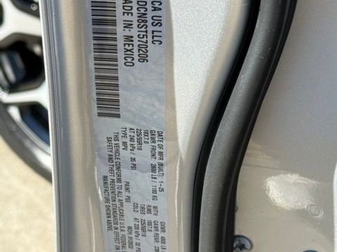 Used 2025 Jeep Compass Limited image 32