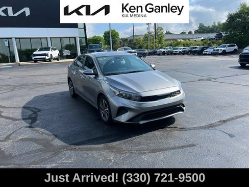 Certified 2024 Kia Forte LXS FWD image 3