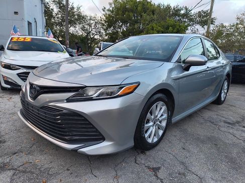 Used 2020 Toyota Camry LE image 2