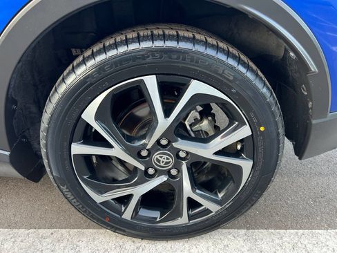 Used 2021 Toyota C-HR XLE FWD image 12