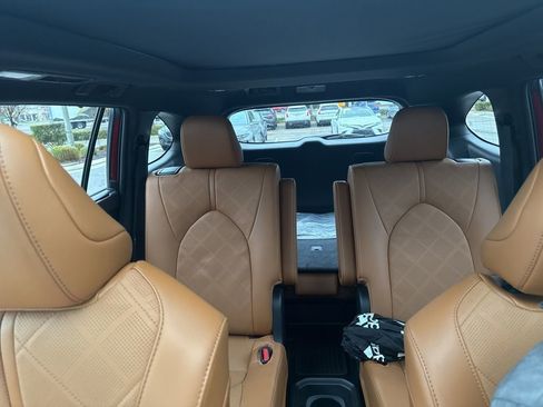 Used 2023 Toyota Highlander Platinum image 9