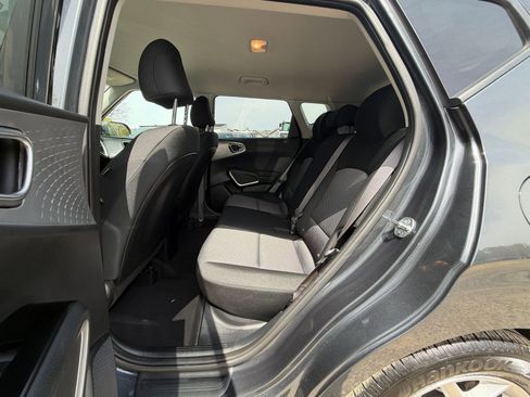 Used 2025 Kia Soul LX w/ LX Technology Package FWD image 23