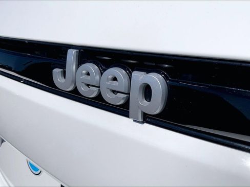 Used 2024 Jeep Grand Cherokee Limited AWD/4WD image 29