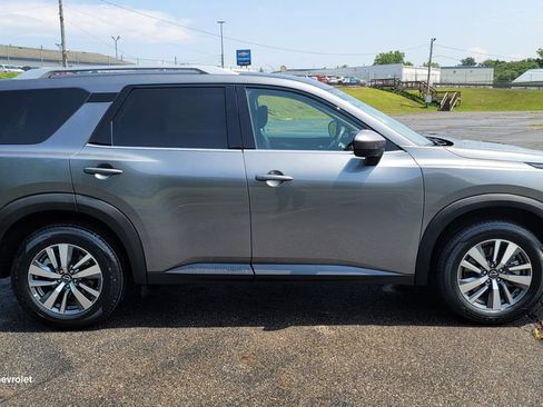Used 2025 Nissan Pathfinder SL FWD image 14