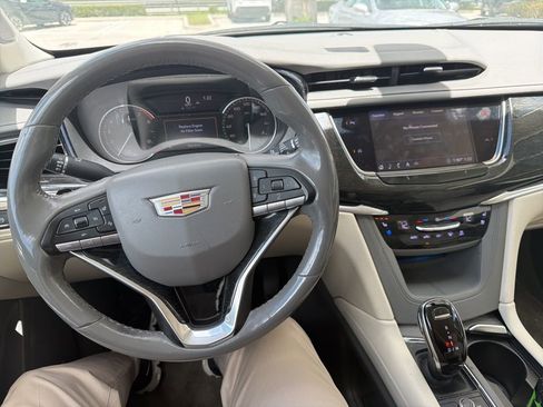 Used 2020 Cadillac XT6 Premium Luxury image 2