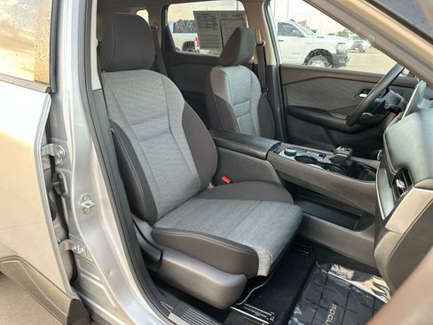 Used 2023 Nissan Rogue SV AWD/4WD image 23