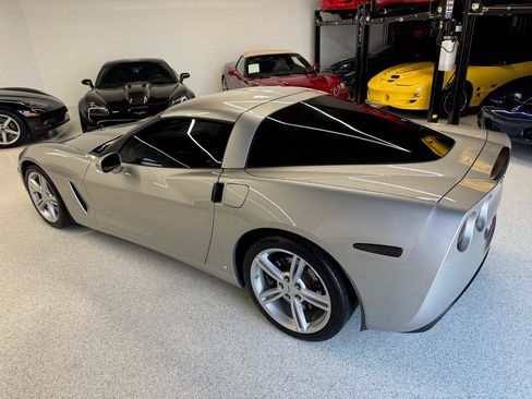 Used 2008 Chevrolet Corvette Coupe w/ Z51 Performance Package RWD image 10