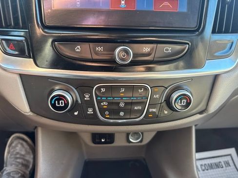 Used 2018 Chevrolet Traverse LT FWD image 22