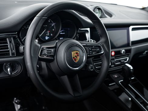 Certified 2026 Porsche Macan image 14