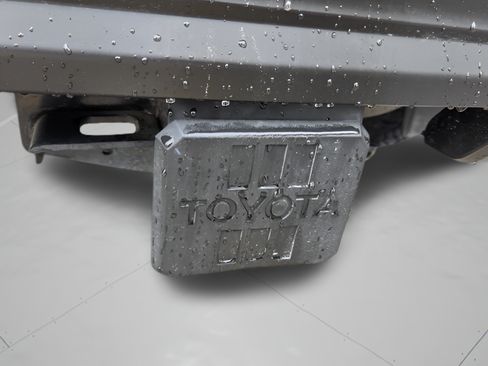 Used 2025 Toyota 4Runner SR5 AWD/4WD image 32