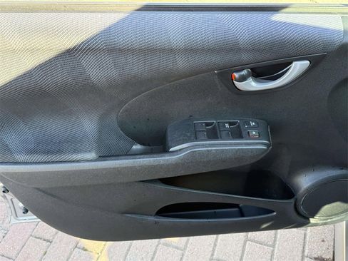 Used 2010 Honda Fit Sport image 9