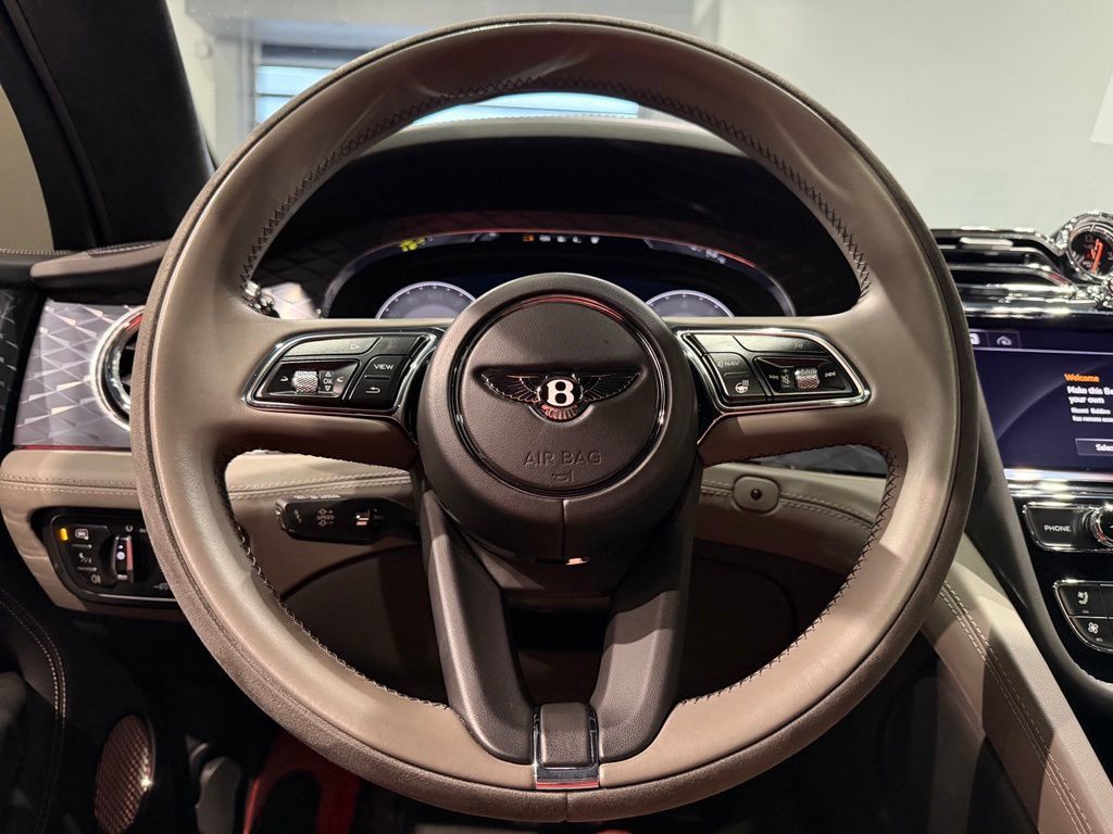 Used 2022 Bentley Bentayga AWD/4WD image 12