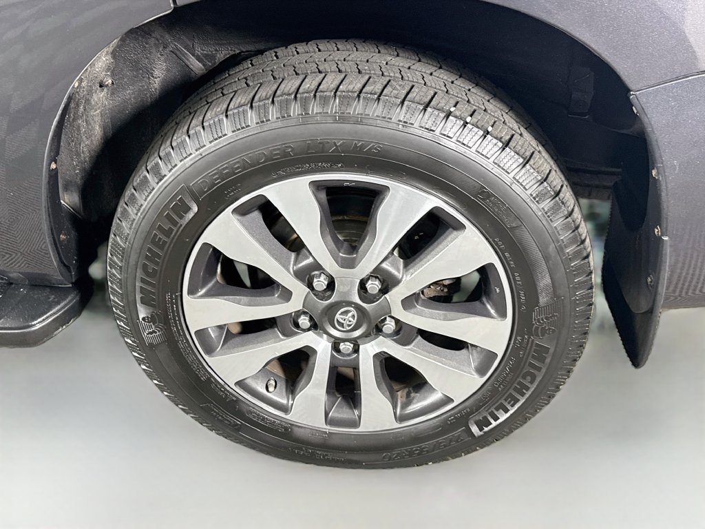 Used 2018 Toyota Sequoia Limited w/ Safety & Convenience Package AWD/4WD image 37