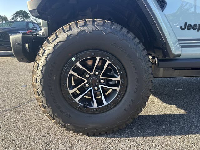 New 2026 Jeep Wrangler Unlimited Rubicon w/ Rockslide Package AWD/4WD image 11
