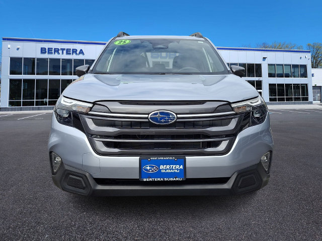 Used 2025 Subaru Forester Premium AWD/4WD image 2
