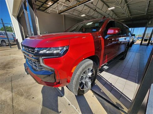 Used 2023 Chevrolet Suburban Z71 w/ Luxury Package AWD/4WD image 2