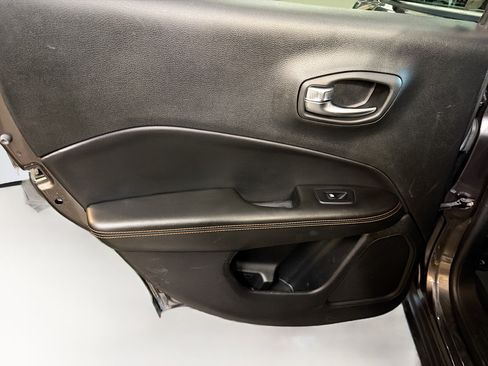 Used 2018 Jeep Compass Limited w/ Navigation Group AWD/4WD image 25