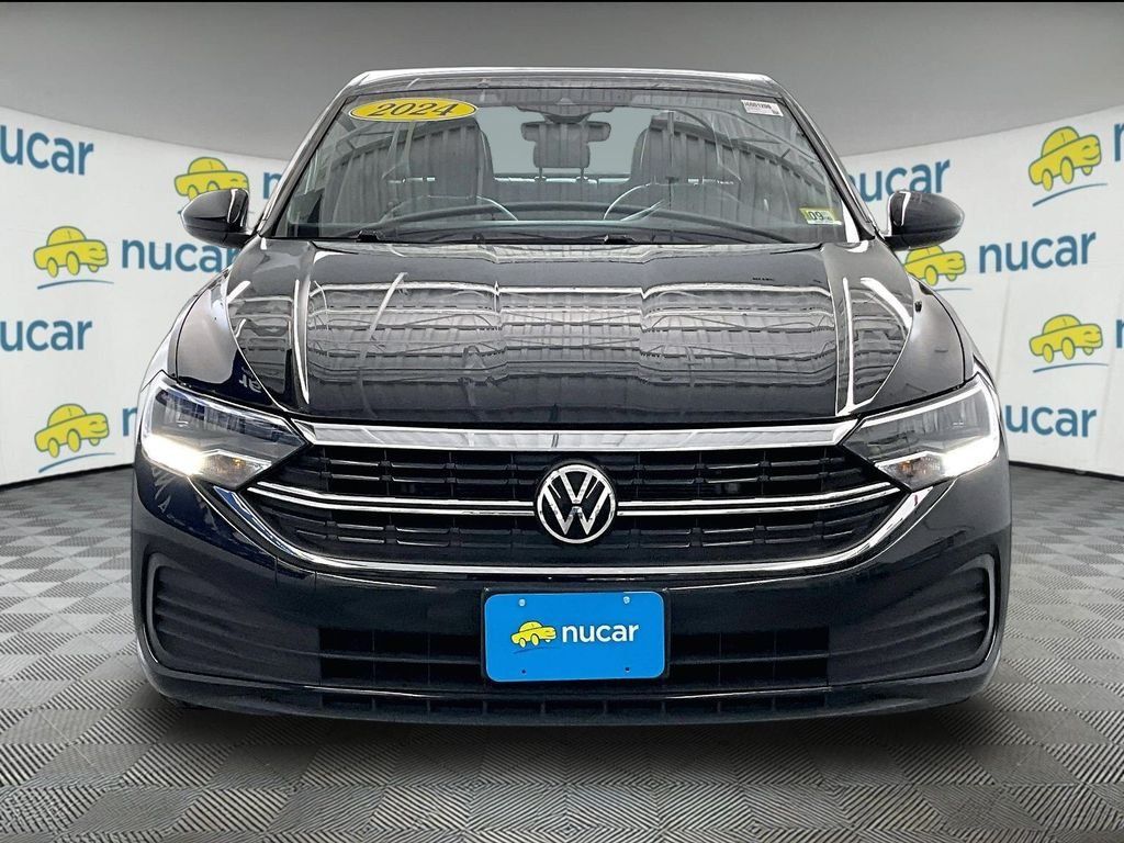 Used 2024 Volkswagen Jetta SE FWD image 2
