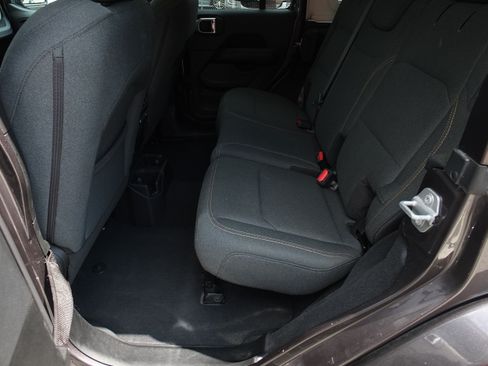 Used 2025 Jeep Wrangler Unlimited Sahara AWD/4WD image 12