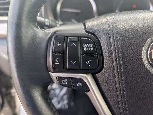 Used 2016 Toyota Highlander XLE AWD/4WD image 16