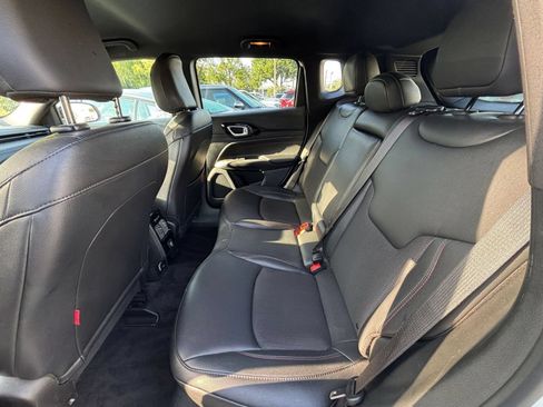 Used 2025 Jeep Compass Trailhawk AWD/4WD image 19