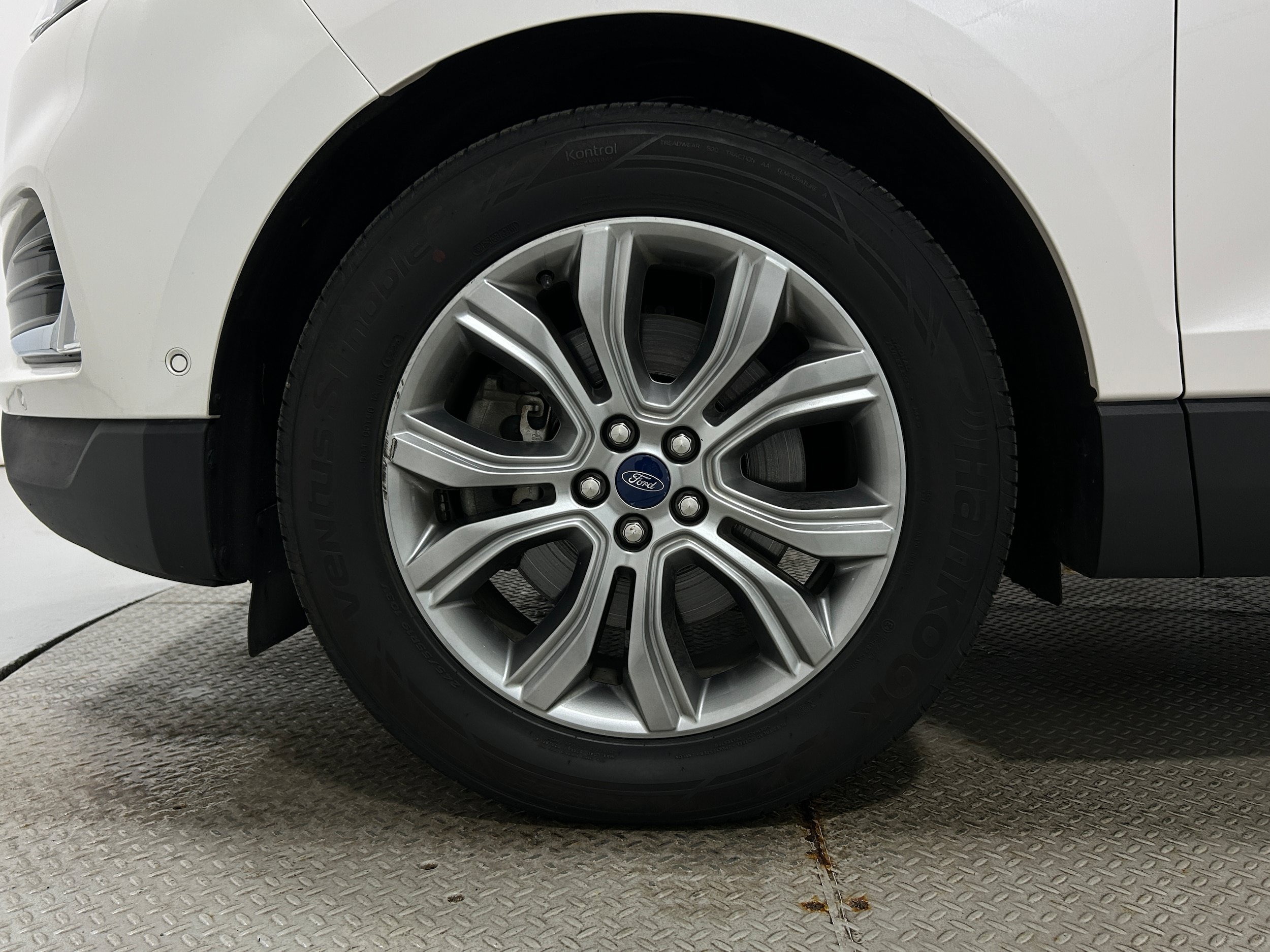 Used 2019 Ford Edge Titanium w/ Equipment Group 301A AWD/4WD image 41