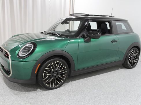 Certified 2025 MINI Cooper S image 3