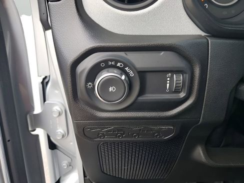 Used 2024 Jeep Wrangler Sport S image 31